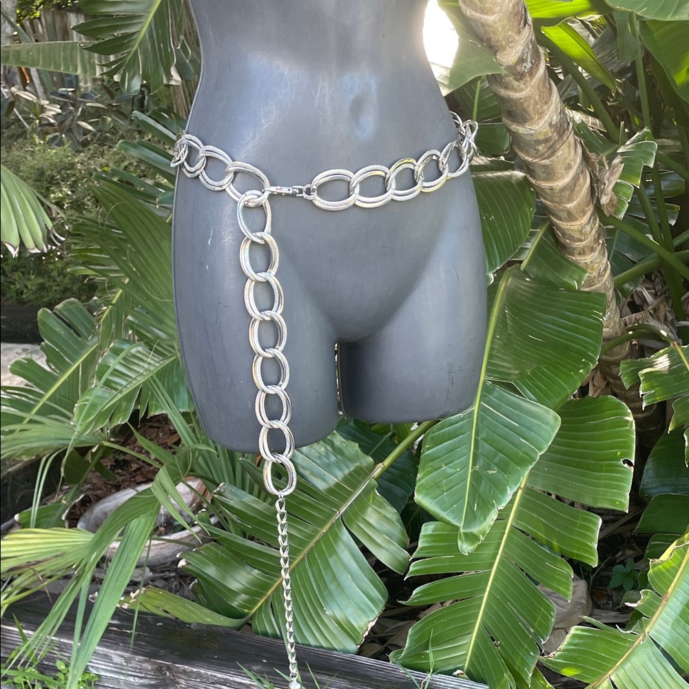 Double oval silver chain belt